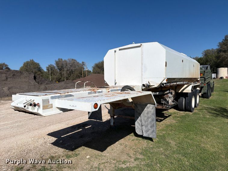 image for item FC0076 1990 Halliburton tank trailer