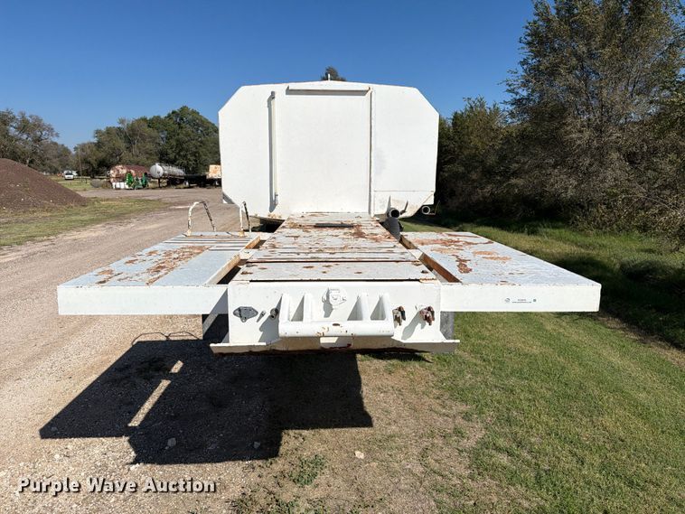 image for item FC0076 1990 Halliburton tank trailer