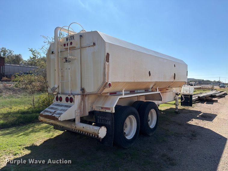 image for item FC0076 1990 Halliburton tank trailer