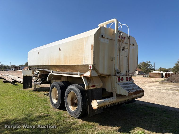 image for item FC0076 1990 Halliburton tank trailer
