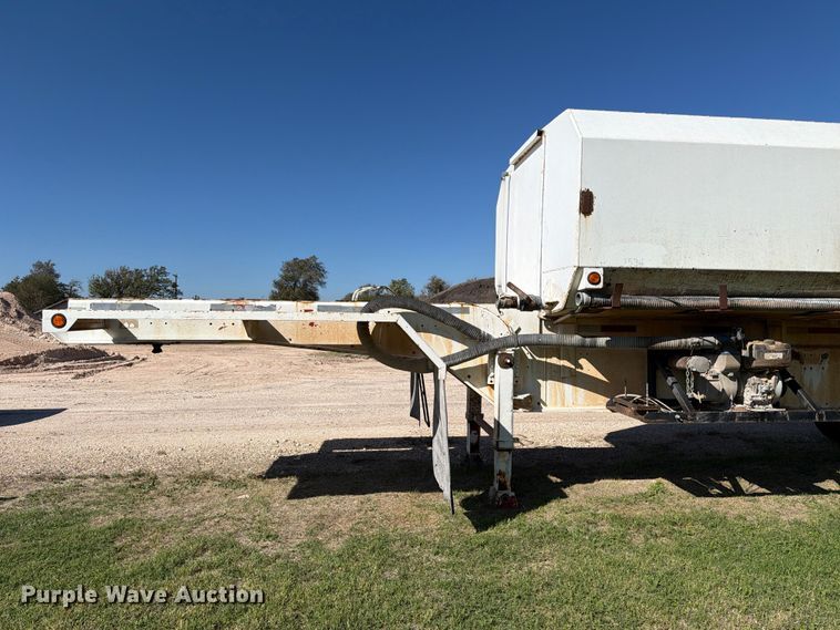 image for item FC0076 1990 Halliburton tank trailer