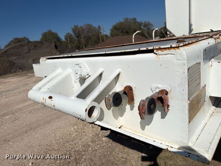 image for item FC0076 1990 Halliburton tank trailer