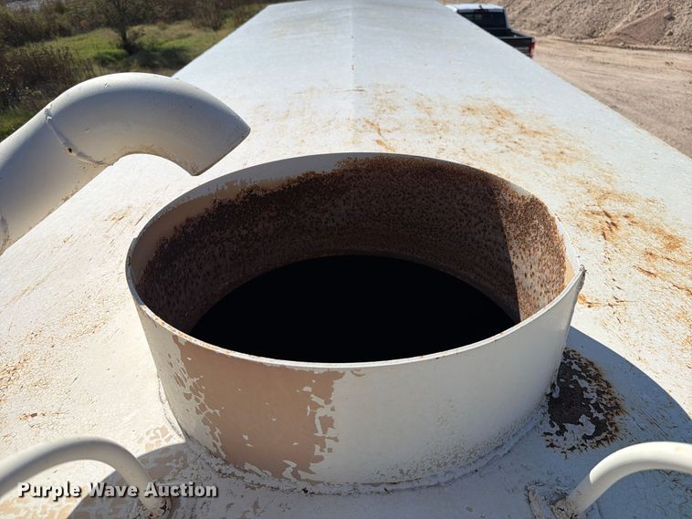 image for item FC0076 1990 Halliburton tank trailer