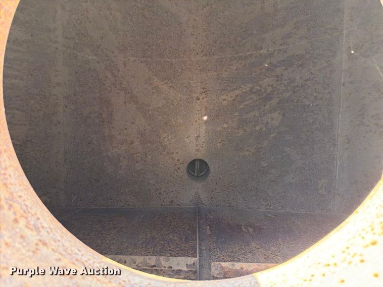 image for item FC0076 1990 Halliburton tank trailer