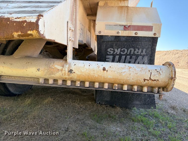 image for item FC0076 1990 Halliburton tank trailer