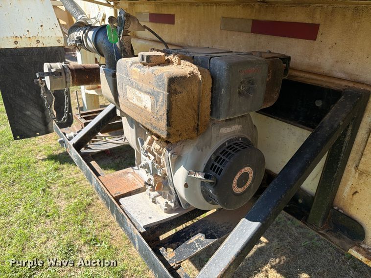 image for item FC0076 1990 Halliburton tank trailer