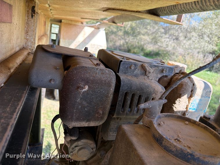 image for item FC0076 1990 Halliburton tank trailer