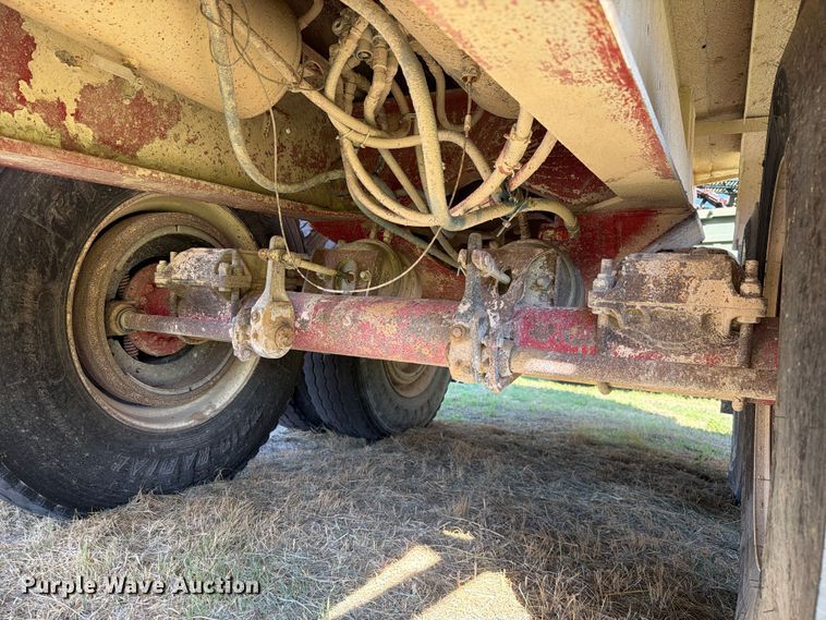 image for item FC0076 1990 Halliburton tank trailer