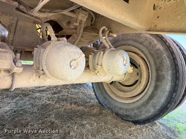 image for item FC0076 1990 Halliburton tank trailer