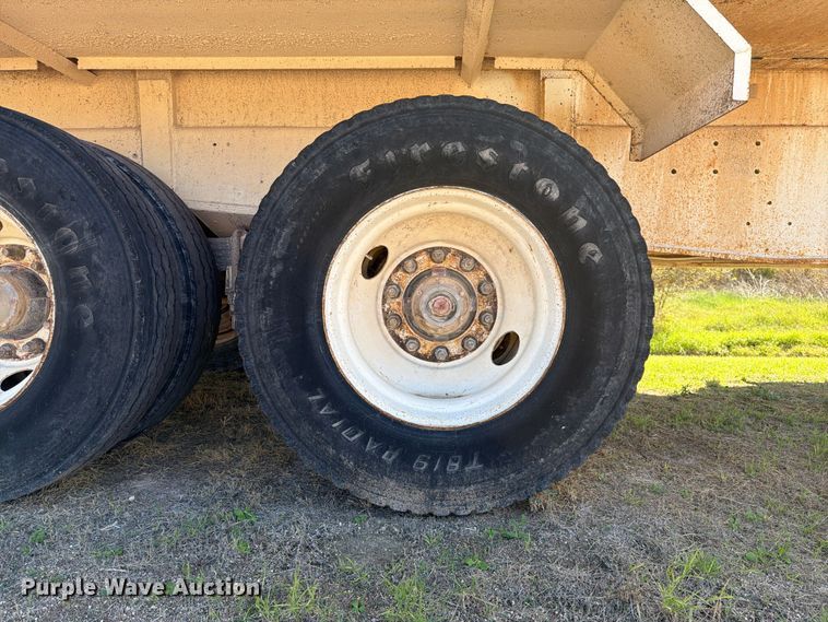 image for item FC0076 1990 Halliburton tank trailer