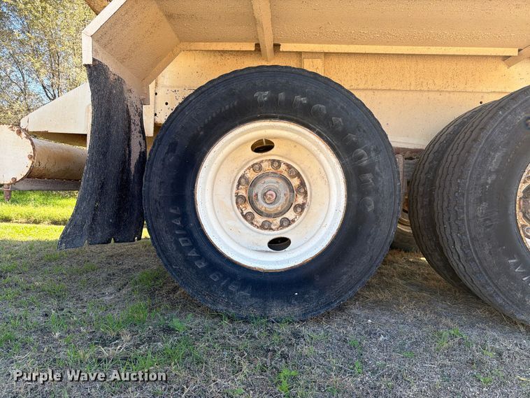 image for item FC0076 1990 Halliburton tank trailer