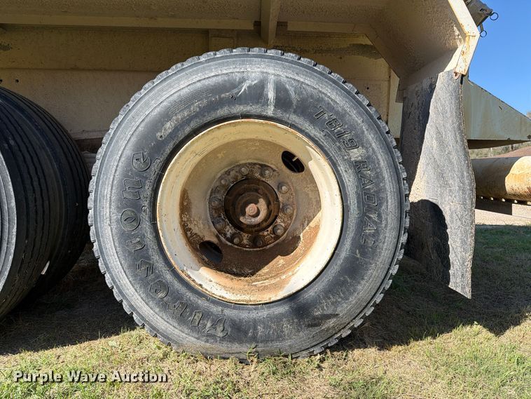 image for item FC0076 1990 Halliburton tank trailer