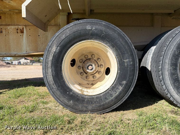 image for item FC0076 1990 Halliburton tank trailer
