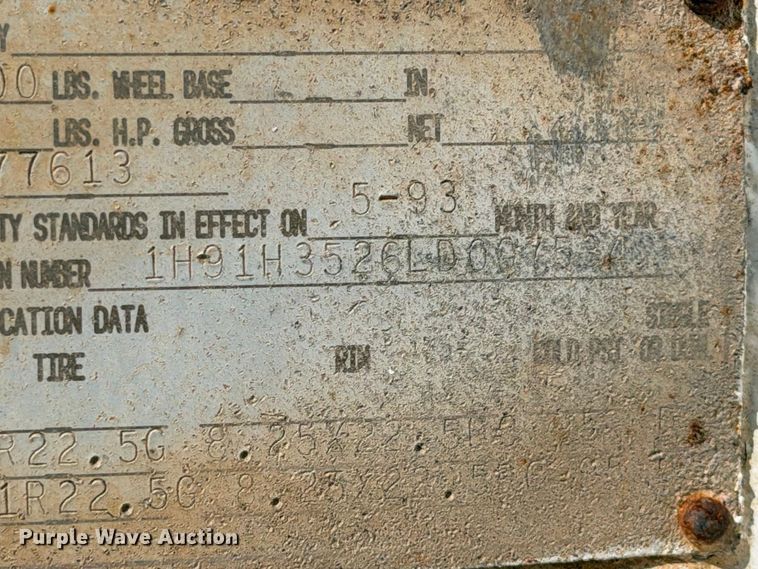 image for item FC0076 1990 Halliburton tank trailer