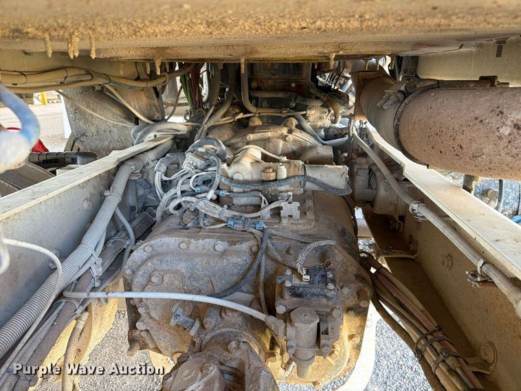 image for item FC0078 2005 Mack CHN613 semi truck