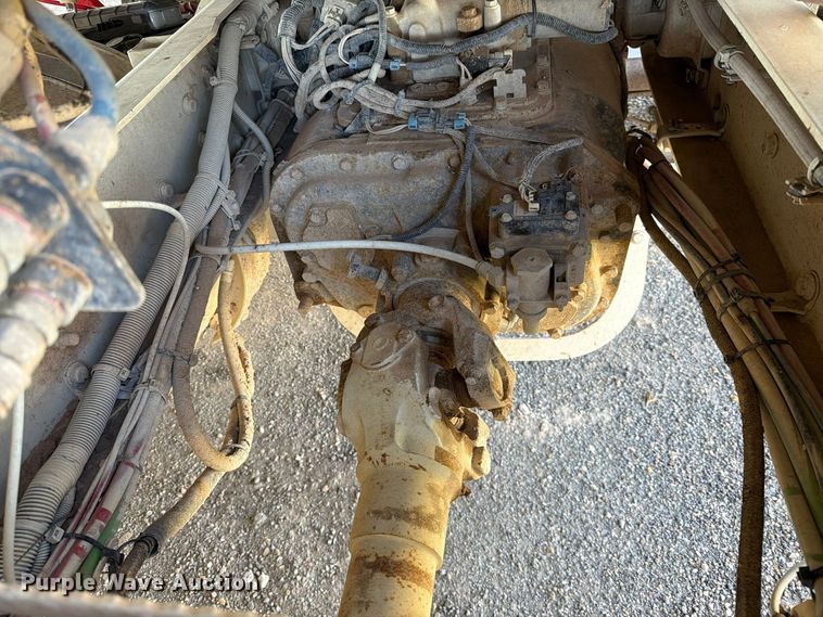 image for item FC0078 2005 Mack CHN613 semi truck
