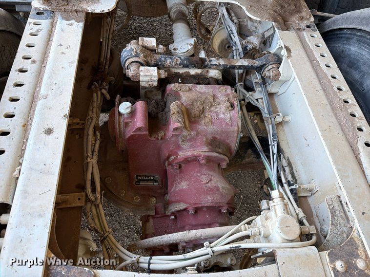 image for item FC0078 2005 Mack CHN613 semi truck