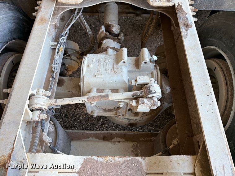 image for item FC0078 2005 Mack CHN613 semi truck