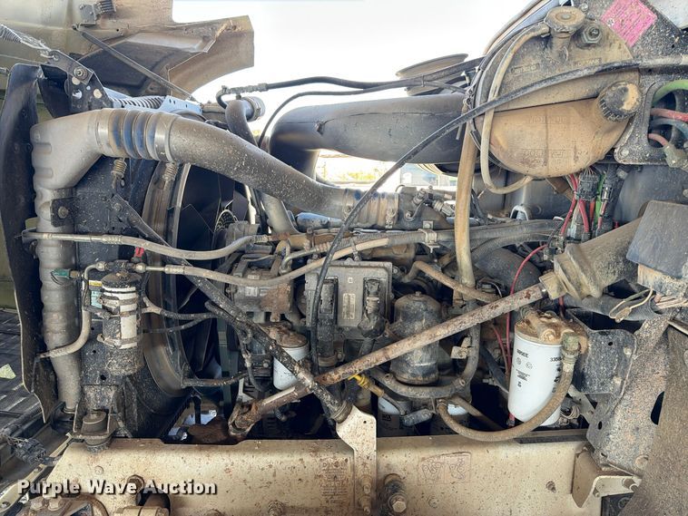 image for item FC0078 2005 Mack CHN613 semi truck