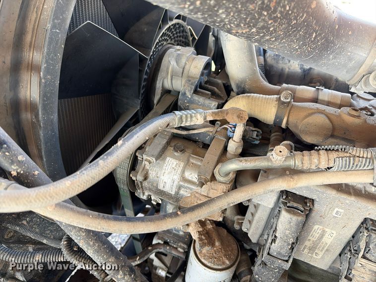 image for item FC0078 2005 Mack CHN613 semi truck