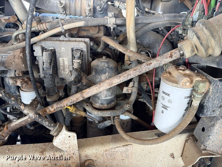 image for item FC0078 2005 Mack CHN613 semi truck