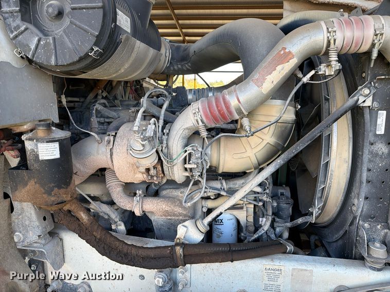 image for item FC0078 2005 Mack CHN613 semi truck