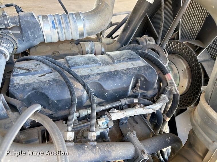 image for item FC0078 2005 Mack CHN613 semi truck