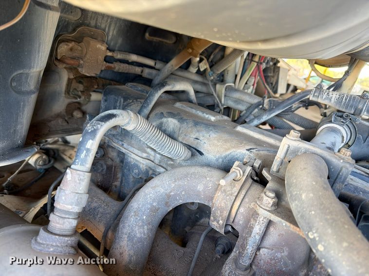 image for item FC0078 2005 Mack CHN613 semi truck