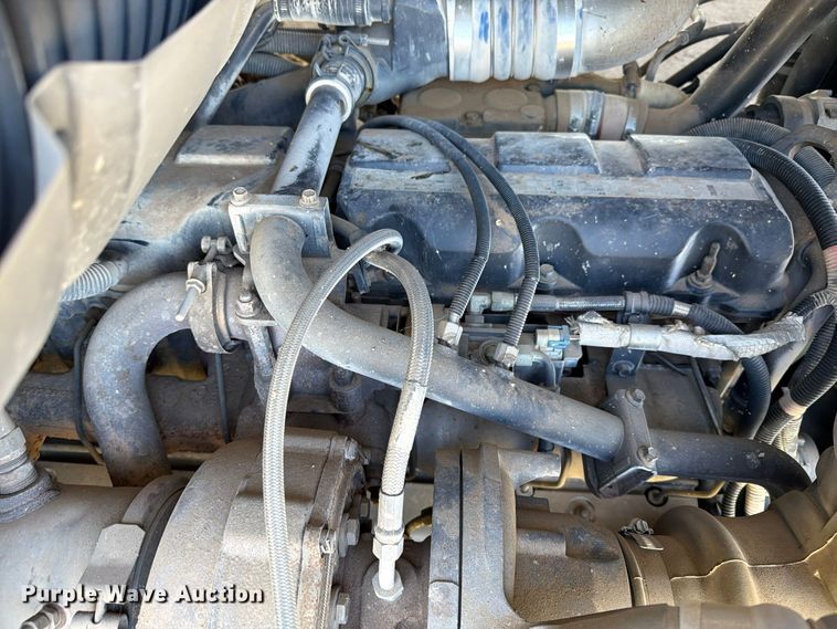 image for item FC0078 2005 Mack CHN613 semi truck