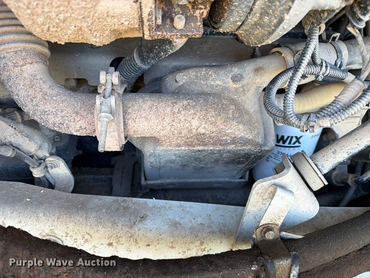 image for item FC0078 2005 Mack CHN613 semi truck