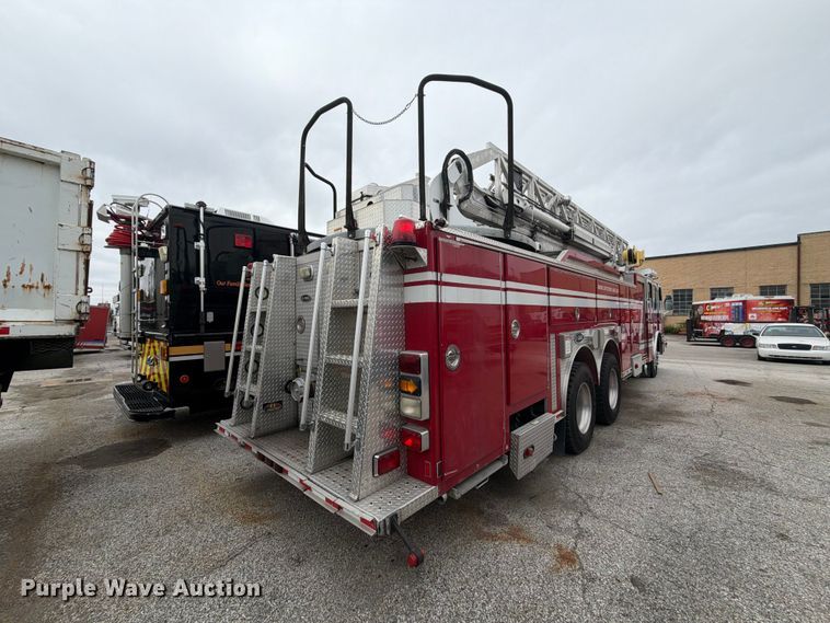 image for item FK2219 2003 E-one ladder fire truck