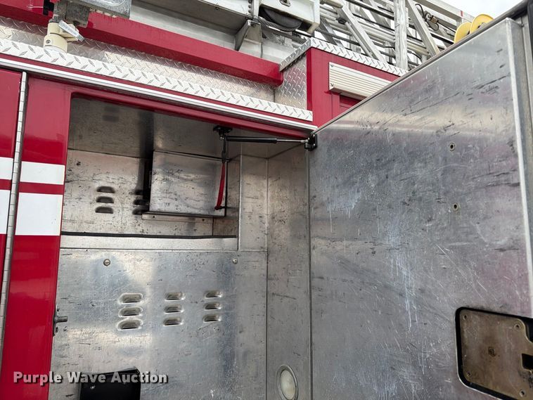 image for item FK2219 2003 E-one ladder fire truck