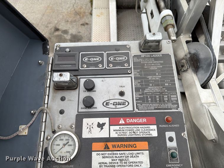 image for item FK2219 2003 E-one ladder fire truck