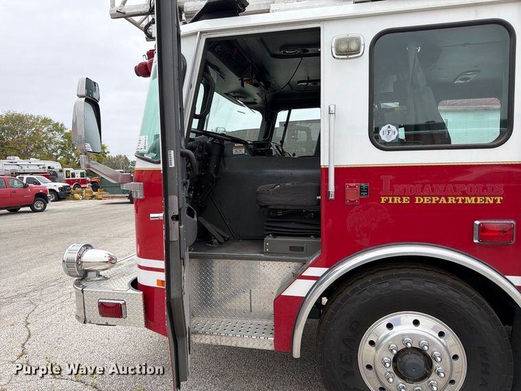 image for item FK2219 2003 E-one ladder fire truck