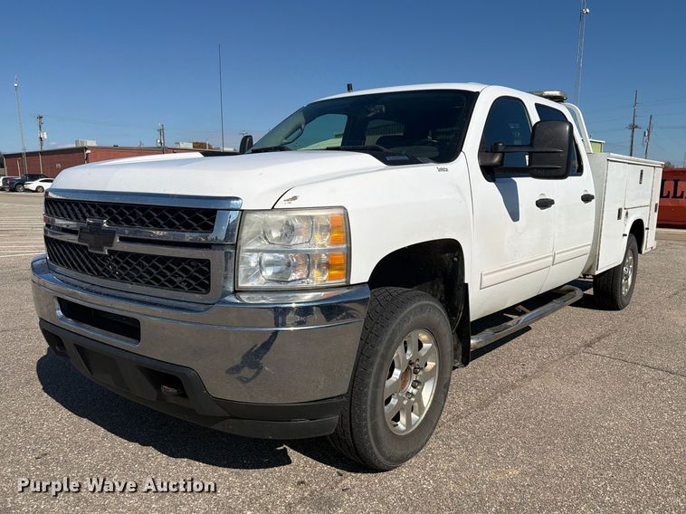 image for item FK3970 2011 Chevrolet Silverado 3500HD Crew Cab utility bed pickup truck