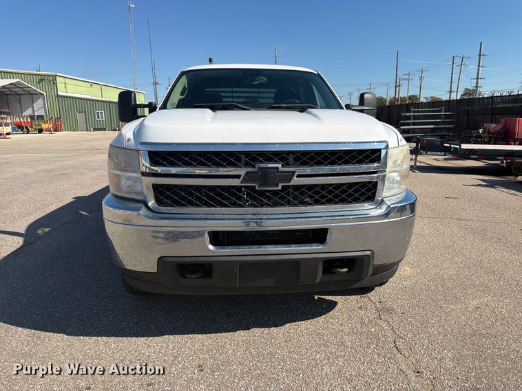 image for item FK3970 2011 Chevrolet Silverado 3500HD Crew Cab utility bed pickup truck
