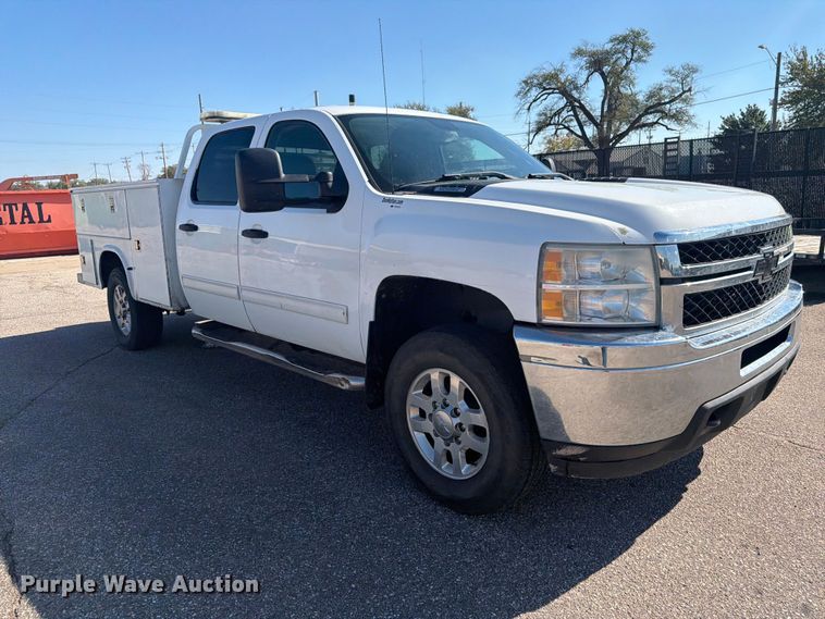 image for item FK3970 2011 Chevrolet Silverado 3500HD Crew Cab utility bed pickup truck