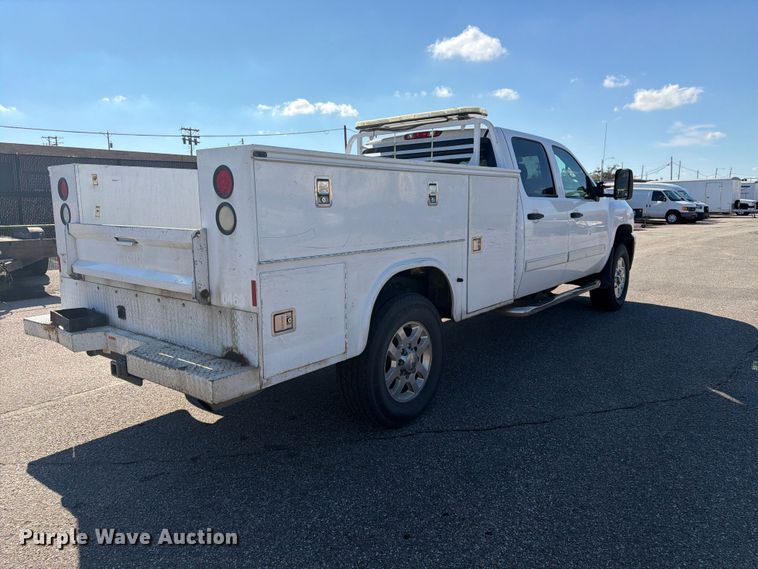 image for item FK3970 2011 Chevrolet Silverado 3500HD Crew Cab utility bed pickup truck