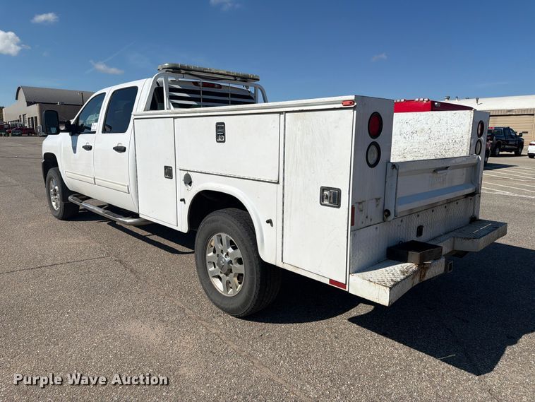 image for item FK3970 2011 Chevrolet Silverado 3500HD Crew Cab utility bed pickup truck