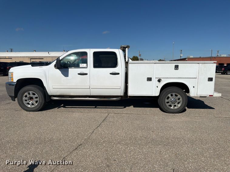 image for item FK3970 2011 Chevrolet Silverado 3500HD Crew Cab utility bed pickup truck