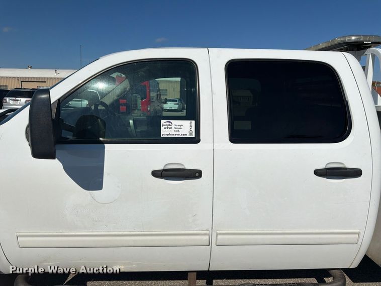 image for item FK3970 2011 Chevrolet Silverado 3500HD Crew Cab utility bed pickup truck