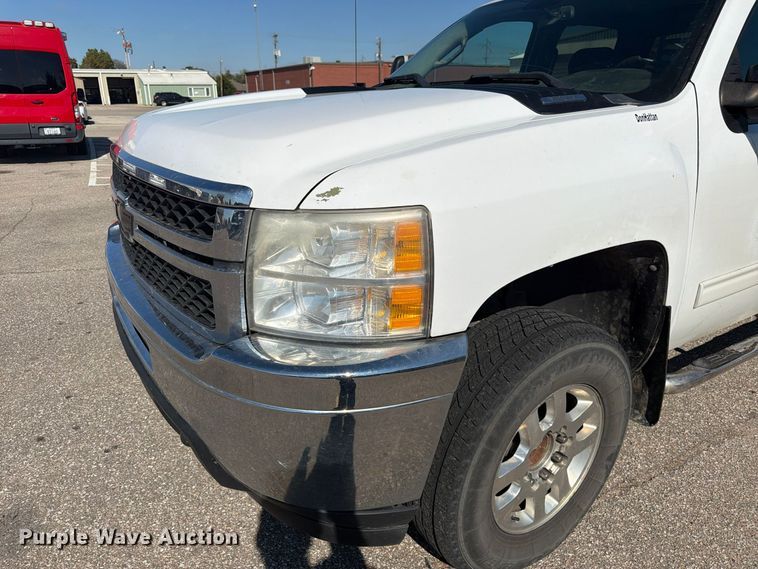 image for item FK3970 2011 Chevrolet Silverado 3500HD Crew Cab utility bed pickup truck