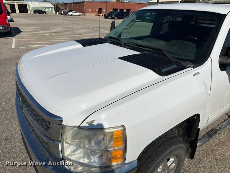 image for item FK3970 2011 Chevrolet Silverado 3500HD Crew Cab utility bed pickup truck