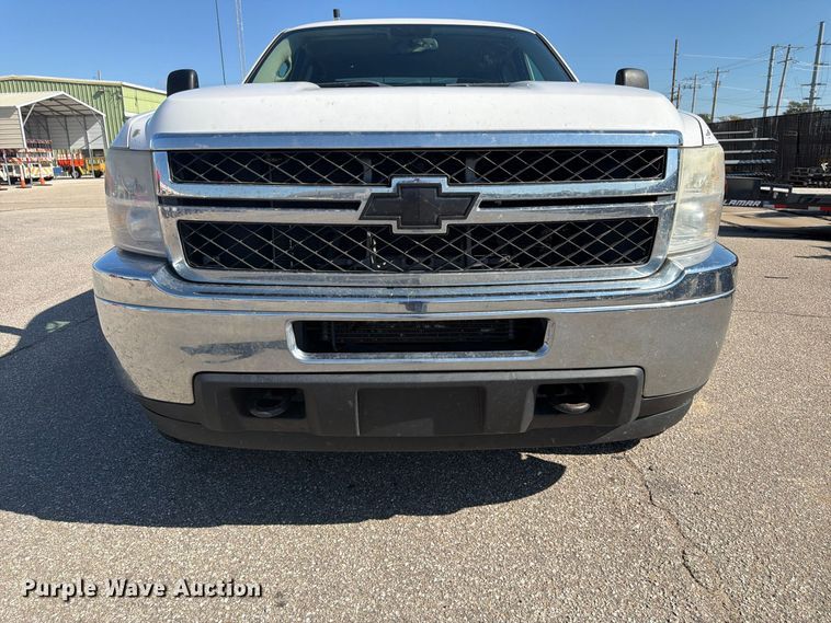 image for item FK3970 2011 Chevrolet Silverado 3500HD Crew Cab utility bed pickup truck