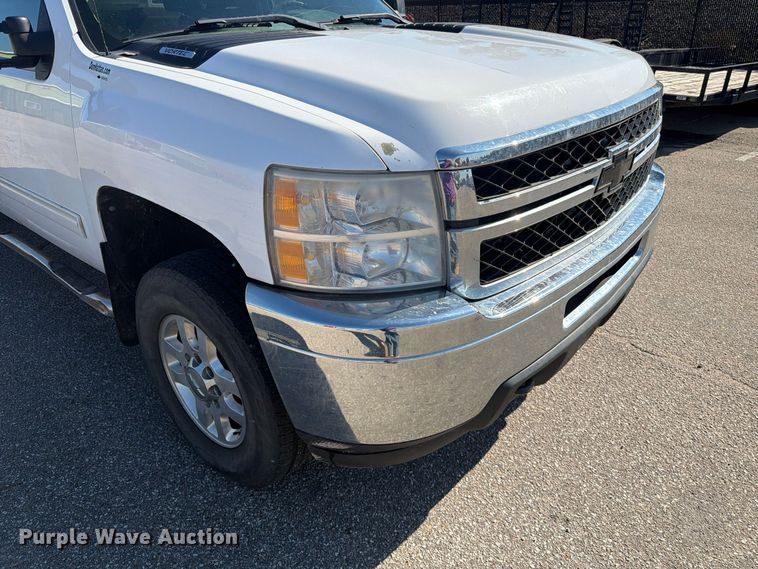 image for item FK3970 2011 Chevrolet Silverado 3500HD Crew Cab utility bed pickup truck