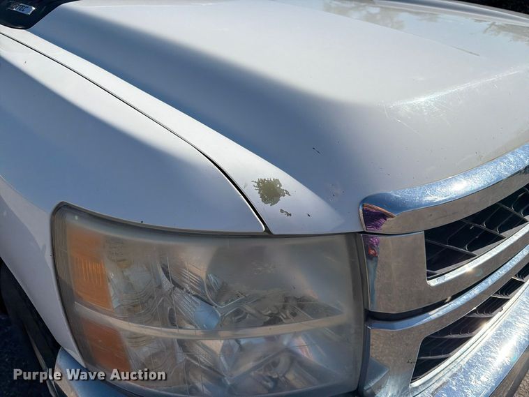 image for item FK3970 2011 Chevrolet Silverado 3500HD Crew Cab utility bed pickup truck
