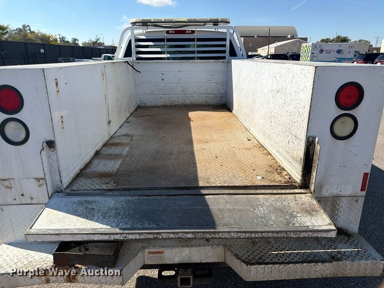 image for item FK3970 2011 Chevrolet Silverado 3500HD Crew Cab utility bed pickup truck