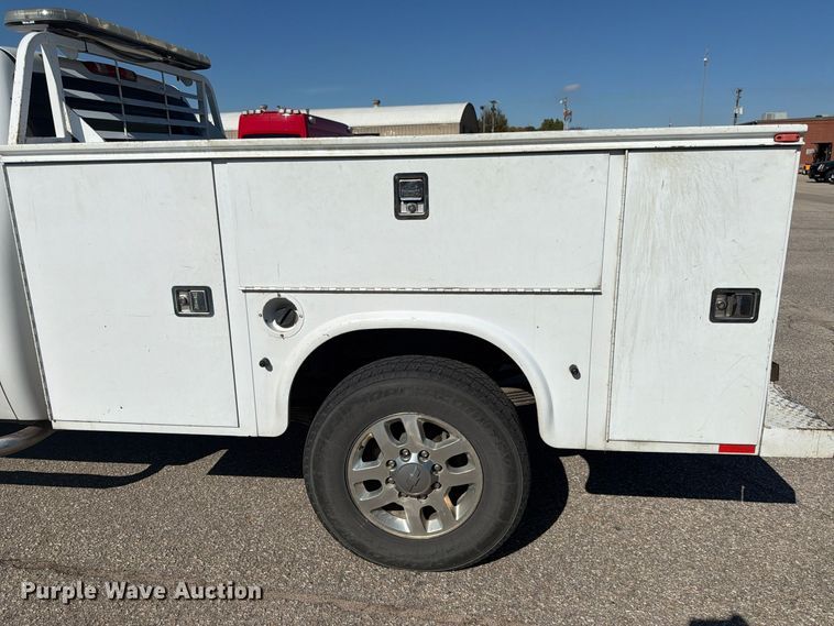 image for item FK3970 2011 Chevrolet Silverado 3500HD Crew Cab utility bed pickup truck