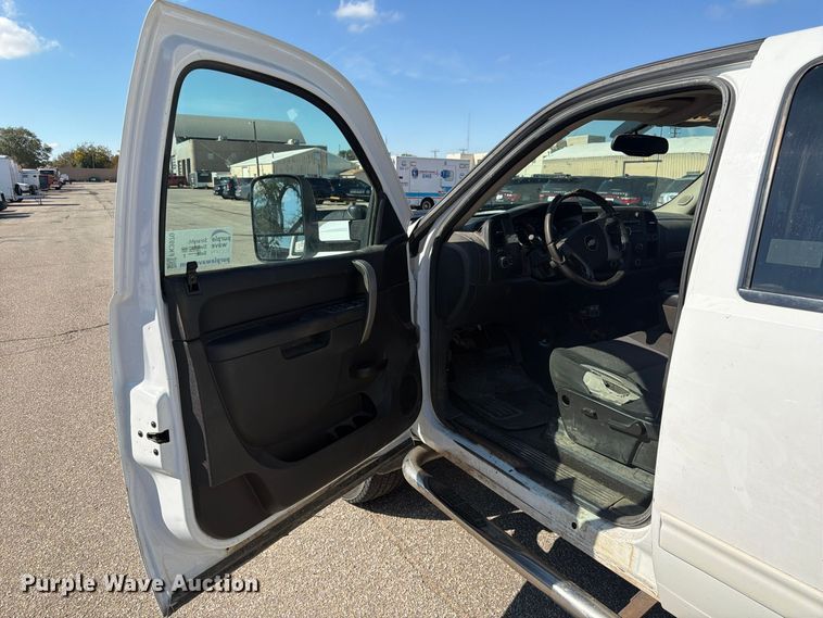 image for item FK3970 2011 Chevrolet Silverado 3500HD Crew Cab utility bed pickup truck