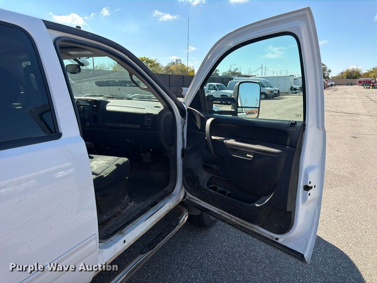 image for item FK3970 2011 Chevrolet Silverado 3500HD Crew Cab utility bed pickup truck